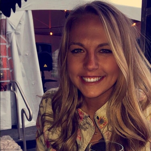 Meet your Posher, Kenzie - Picture 1 of 1